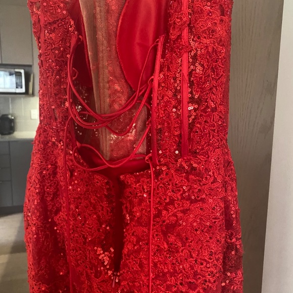 Red Prom/bridesmaid gown - Picture 4 of 7